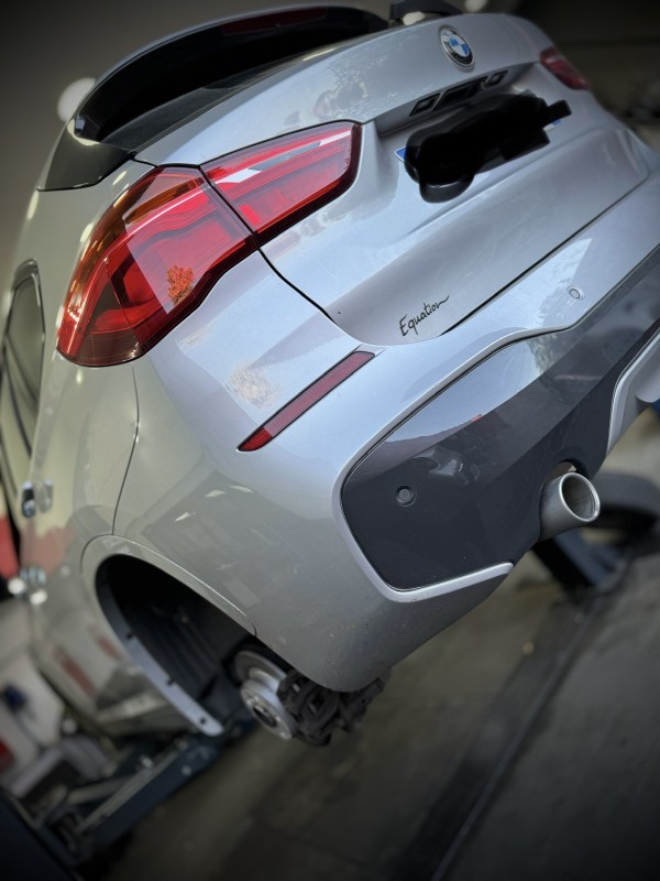 Garage pour remplacement de pneu arrière de véhicule BMW à Marseille 12ème